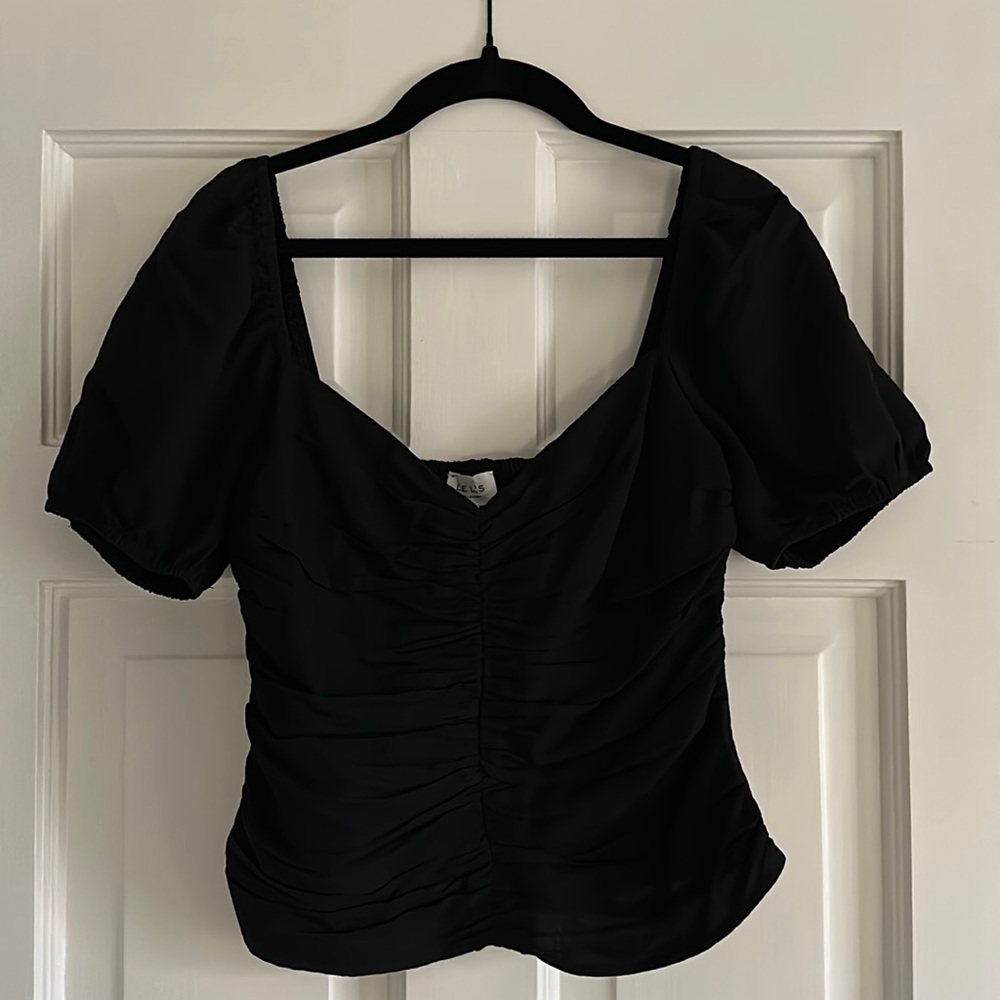 Black fitted crop top
